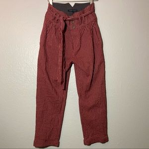 Adorable pinstriped casual fit cropped pants!